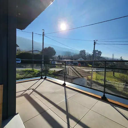 Lumineux Avec Grande Terrasse Et Vue Lac, Parking Prive *