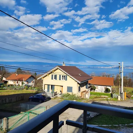 Lumineux Avec Grande Terrasse Et Vue Lac, Parking Prive Appartement