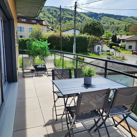 Appartement Lumineux Avec Grande Terrasse Et Vue Lac, Parking Prive Lugrin