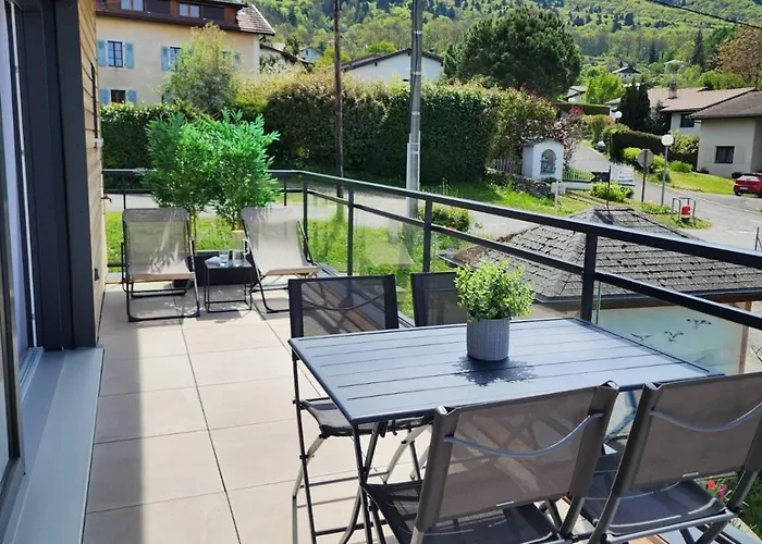 Appartamento Lumineux Avec Grande Terrasse Et Vue Lac, Parking Privé Lugrin